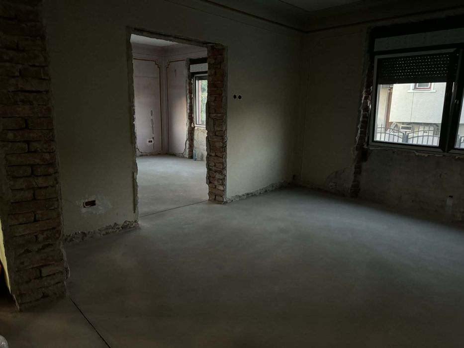 Vând casa urgent