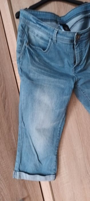 Pantaloni de blugi scurti si 3 sfert