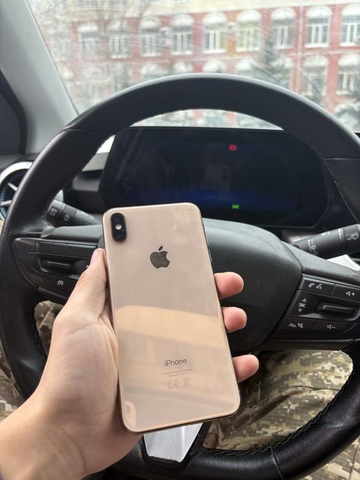 Продам Iphone XS MAX