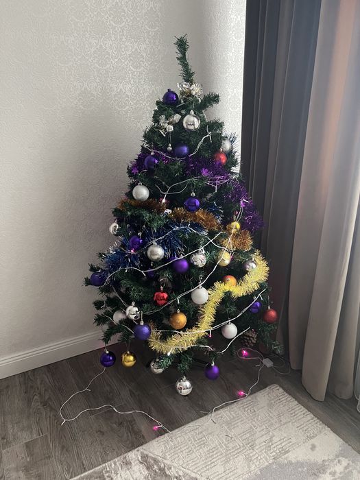 Елка с игрушками