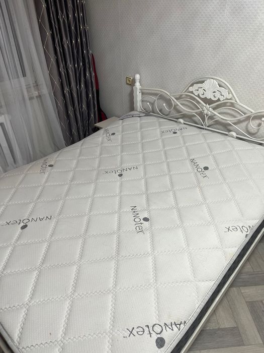 Продается двуспальная кровать