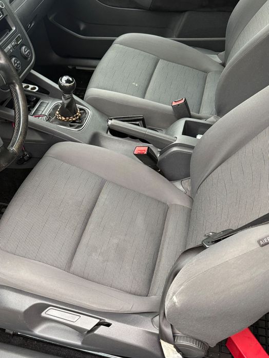 Vând Volkswagen Golf 5