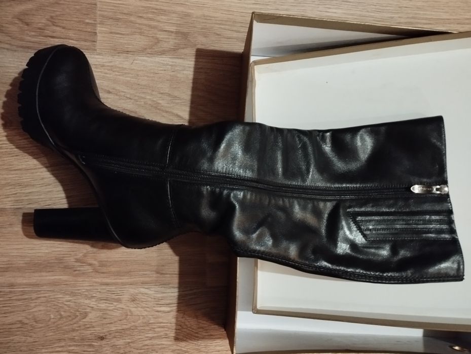 Продам сапоги женские