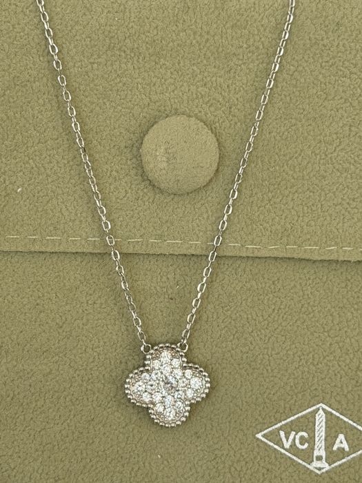 Гривни обеци и колие Van Cleef