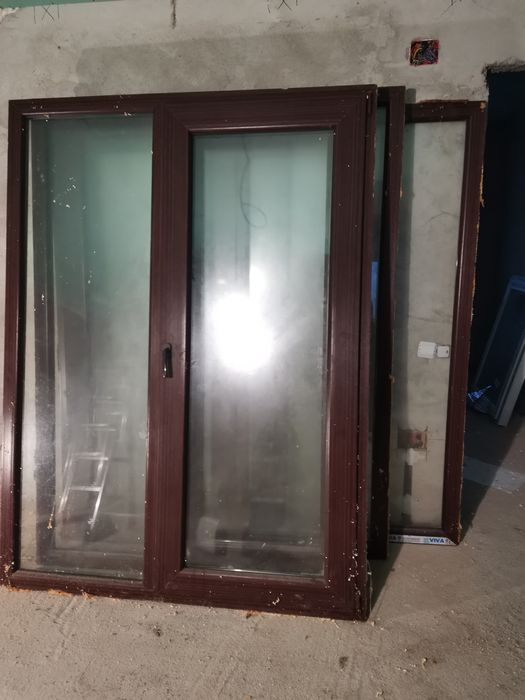 Vand ferestre PVC cu 1 canat, culoare Mahon + alte geamuri tip usa