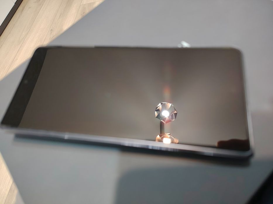 Продавам Honor Magic V3