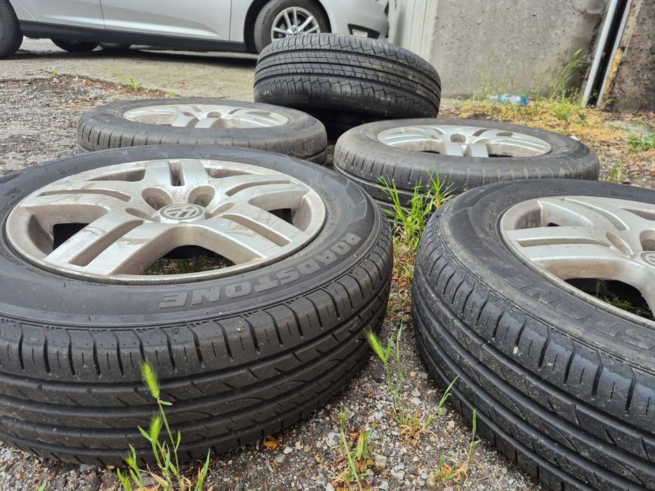ПРОДАВАМ   к-т гуми 4 бр  16" TOYO 205/60/R 16 и 4 бр джанти 15" VW Passat