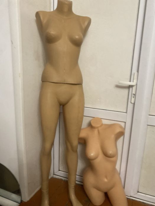 Продам манекены, плечики, стол