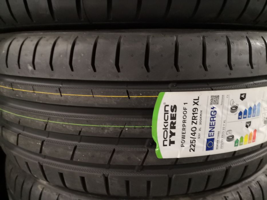225 40 19 цола спорт пакет задни 255 35 19 nokian dot 23 24