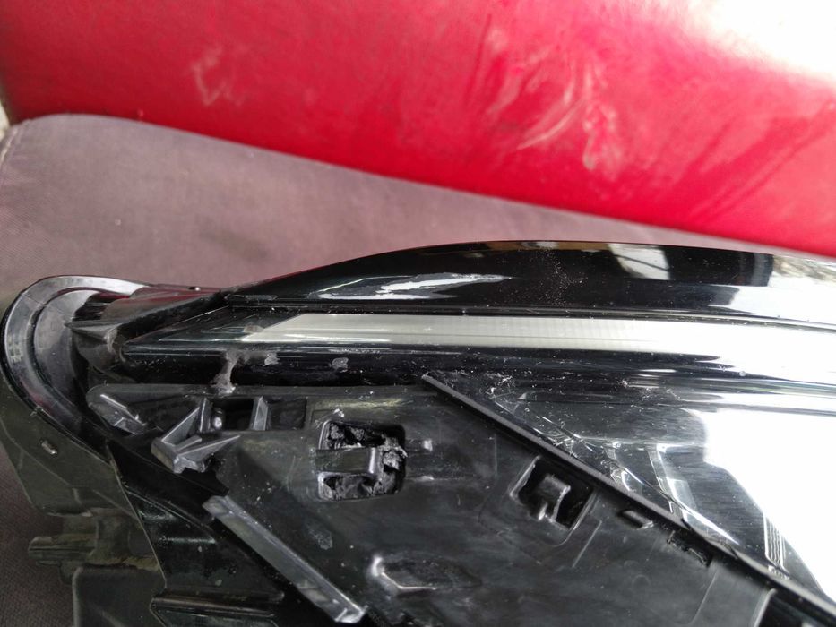 Десен фар VW Touareg 3 2022