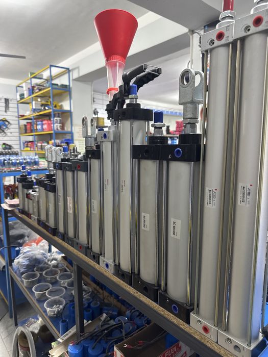 Podshipnik ,salnik,remen,bolt gayka,reduktor,pnevma slinder, instrumet