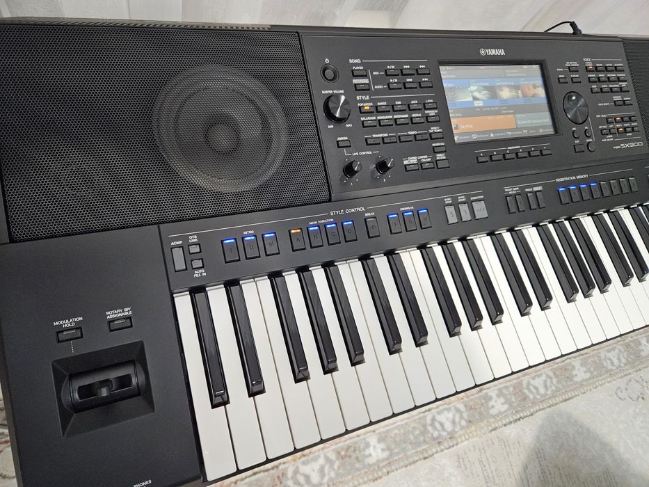 Продам Yamaha PSR SX900