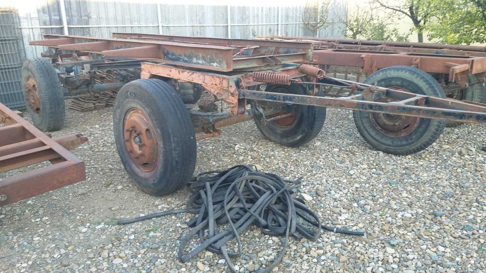 Remorca 12 tone, cu un  cilindru, basculare pe trei parti