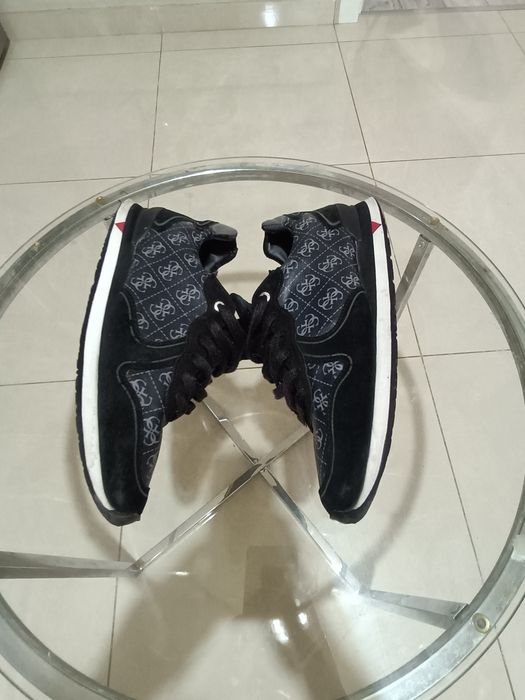 Adidași Guess negri