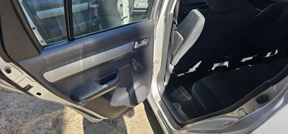 Suzuki swift 1.3 бензин  2005г НА ЧАСТИ