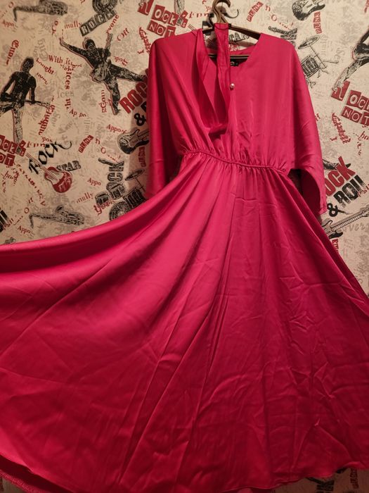 Продам  платья женские новые .