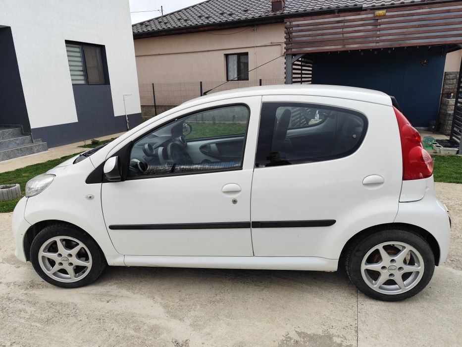 Peugeot 107  – 5 Uși | Navigație | AC | 175.000 km