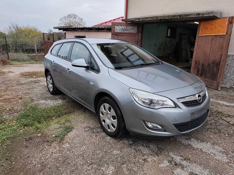 Opel Astra J Sports Tourer 1.4 2011