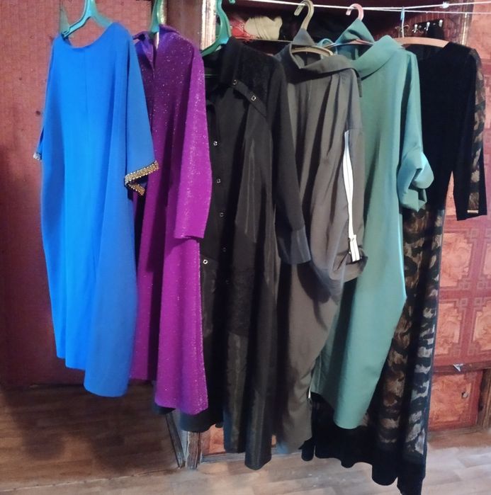 Продам вечернии  платья не дорого .