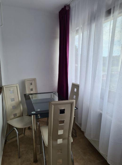 Persoana fizica inchiriez apartament  o camera incepand cu decembrie
