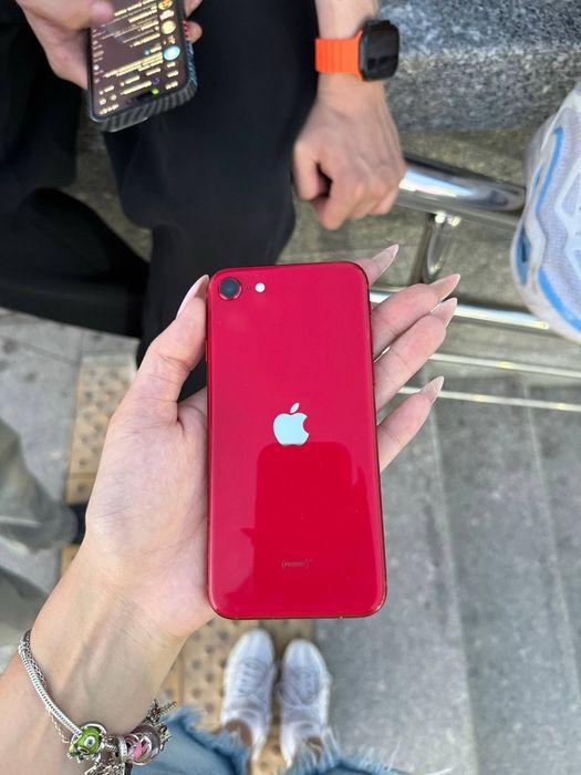 iphone se 2 поколения