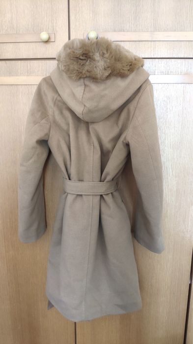 Стилно и елегантно дамско палто с пух