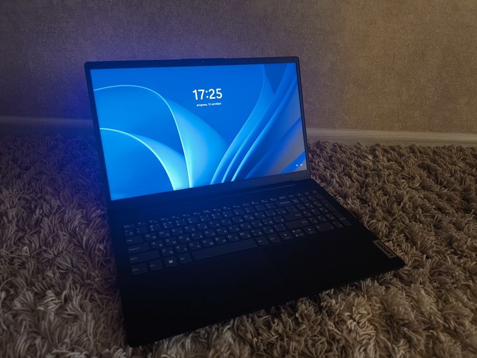 Ноутбук Lenovo v15