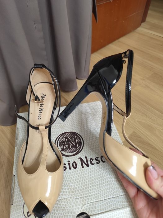 Продам туфли на каблуке