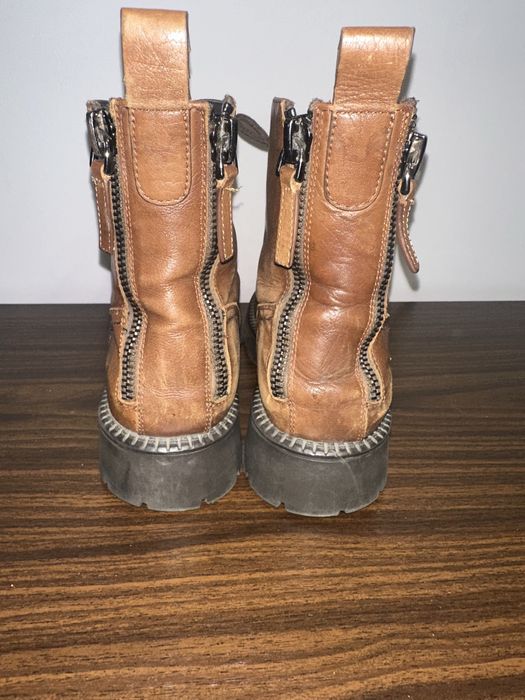 Кожаные ботинки коричневого цвета