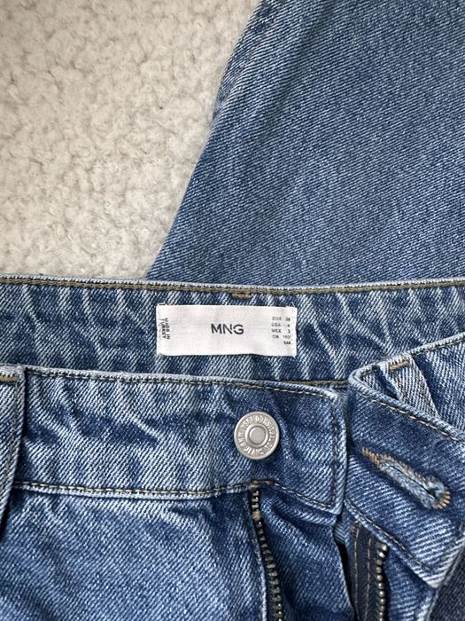 Blugi cu talie medie si despicatura Mango