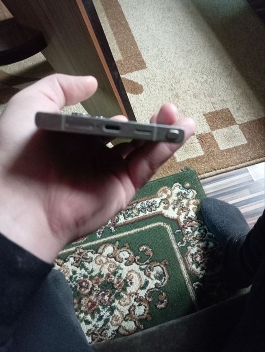 Продаю Samsung S24 Ultra 256 gb 12 gb