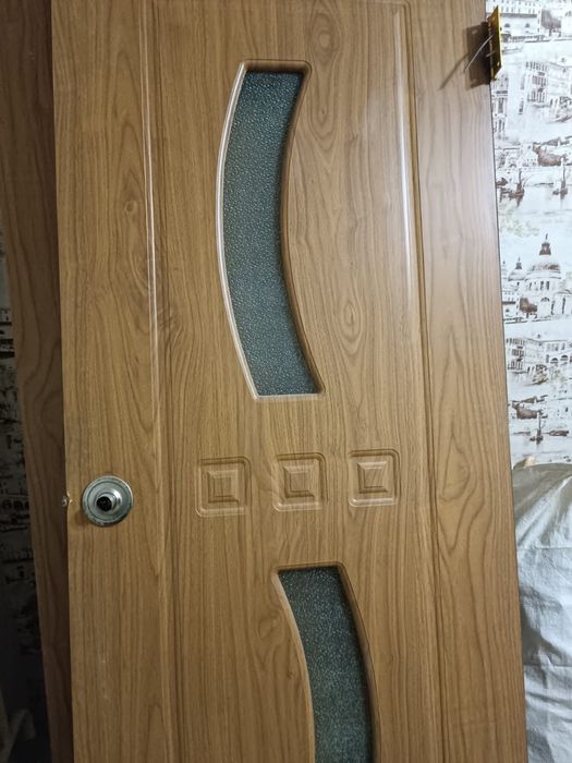 Продам межклмнтаные двери 2х60 2х80