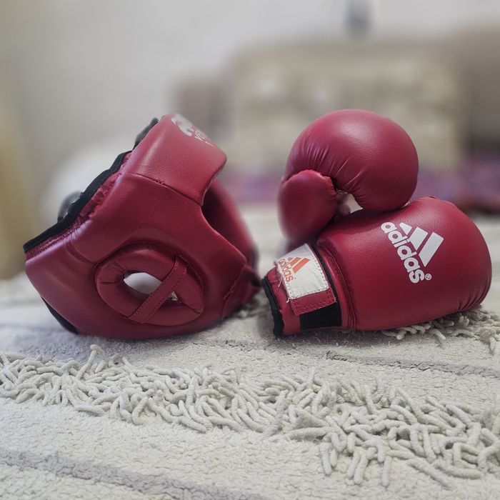 Продается шлем, перчатки, футы для таеквондо