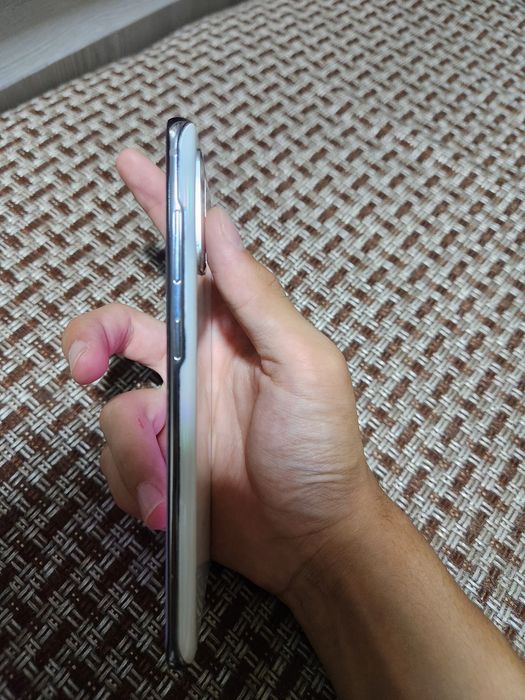 Samsung s20 kafolati bilan.