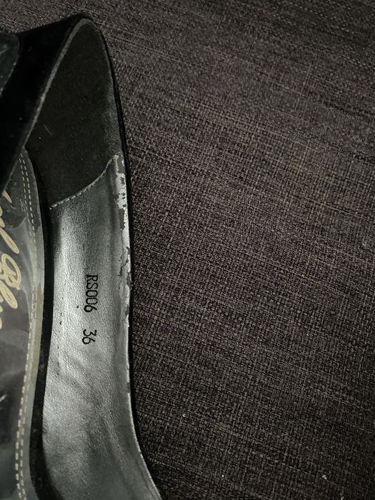 Pantofi catifea si lac 36 usor zgariati tinuti in cutie/ nepurtati