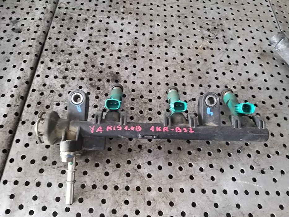 Rampa cu injectoare 1.0 b toyota yaris 2013 238140q010a 232500q020