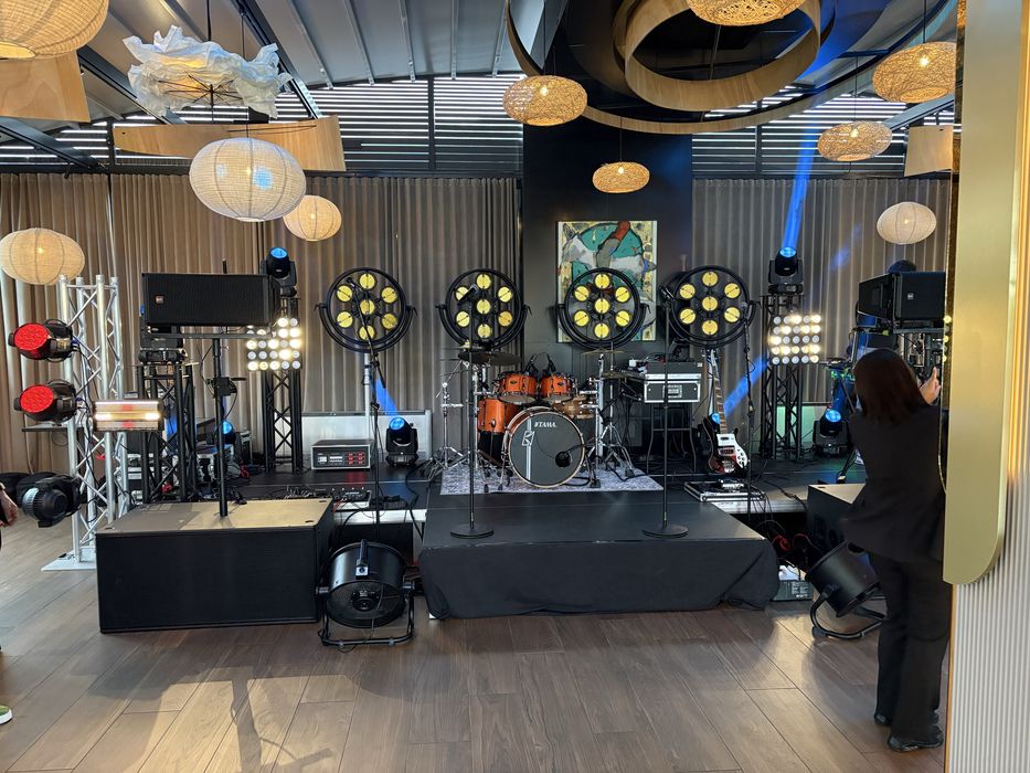 Echipamente audio, sonorizare, lumini, scena, ecran LED pentru evenimente