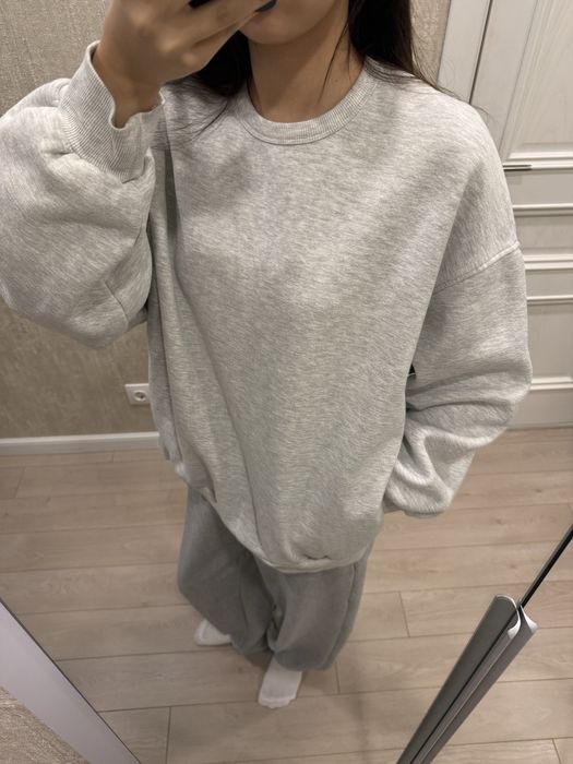 Свитшот серый от Bershka