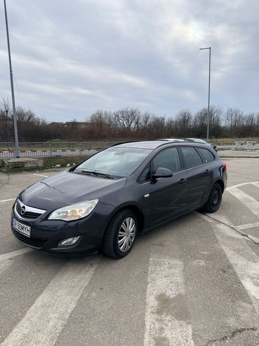 Vând Opel astra j