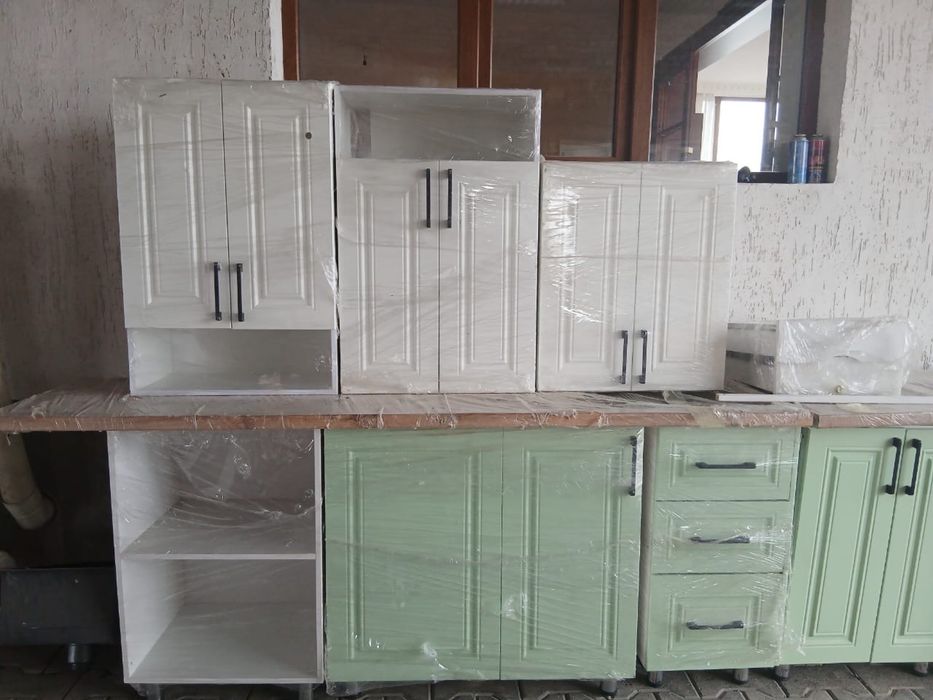Срочно продам кухонный гарнитур.