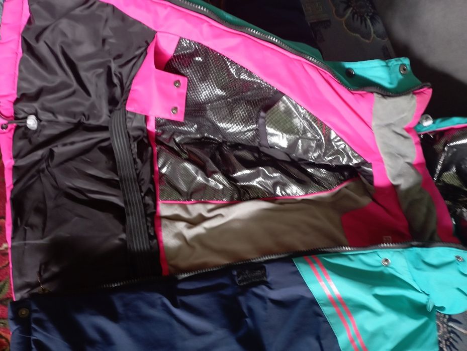 Продам зимнюю куртку на девочку