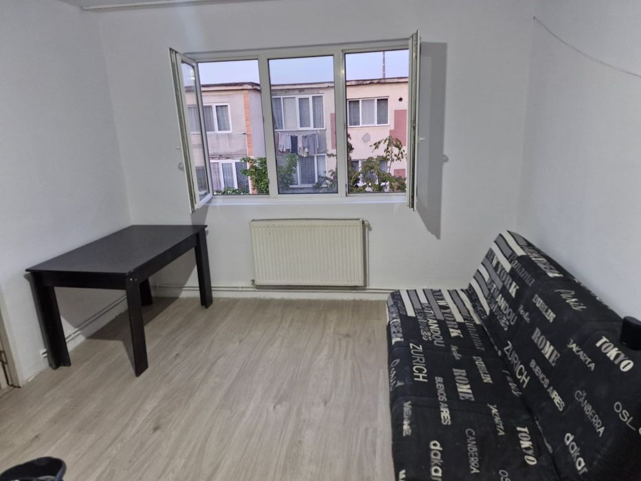Închiriez apartament cu 2 camere
