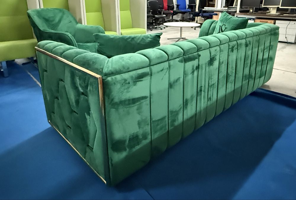 Италиански ликсозен и модерен диван триместен с фотьойл зелено кадифе