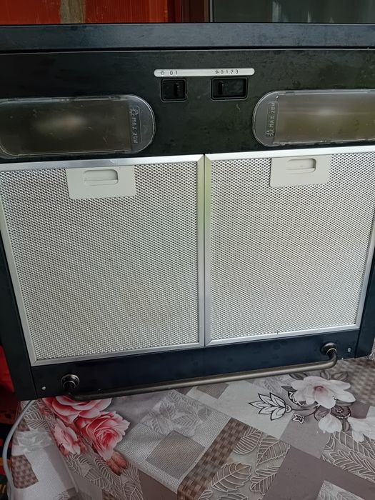 Vând hota whirlpool AKR 551 NA