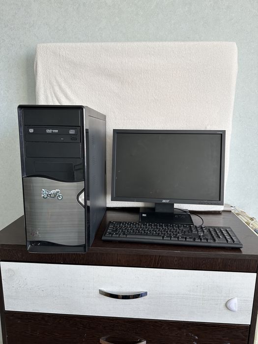 Компьютер,защитный накитка на лобовои, берцы