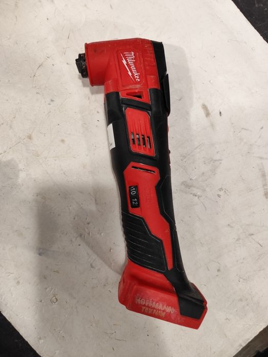 Акумулаторен мултитул Милуоки Milwaukee M18 BMT + 2Ah