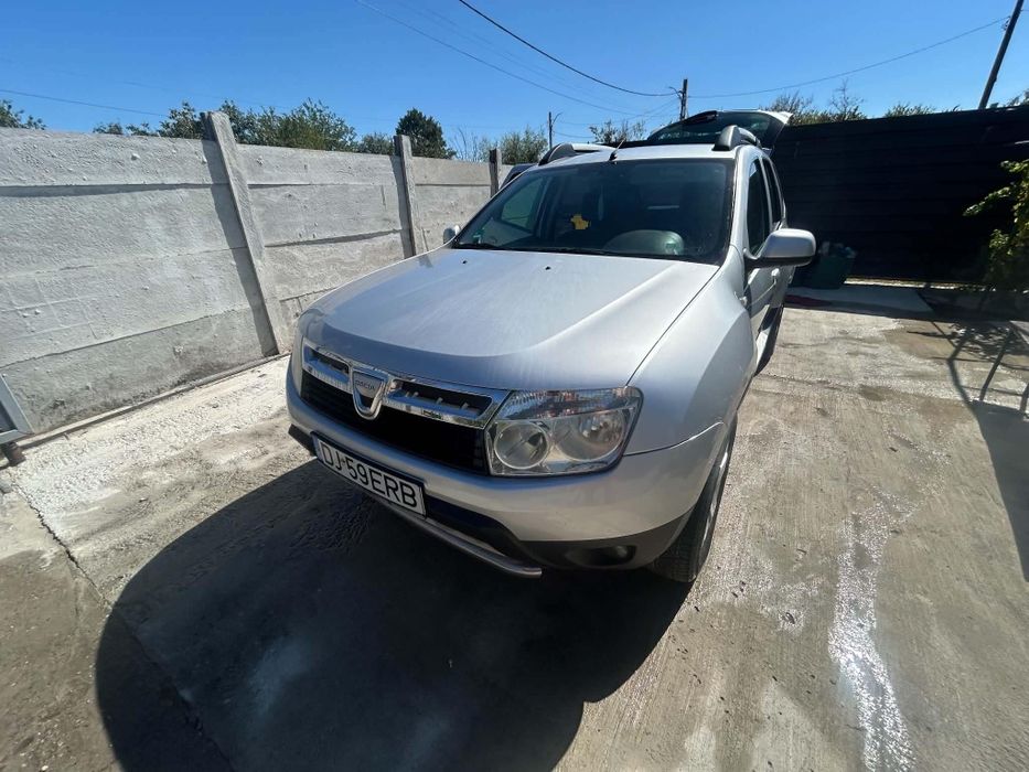 Vând Dacia Duster