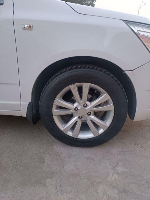 Kaptiva Diska Balon 215 60 R16 Holati yaxshi