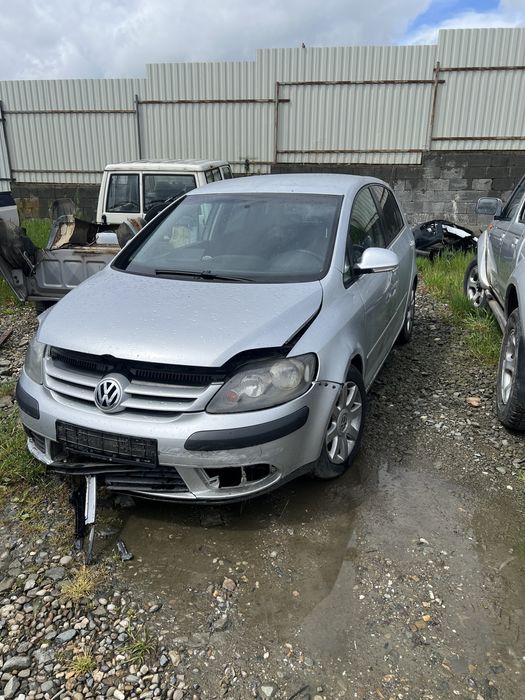 Golf 5 plus accidentat