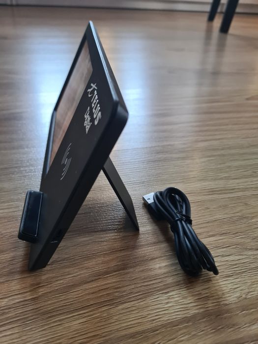 Incarcator wireless 5W nou. Are si rama pentru a incorpora o poza.